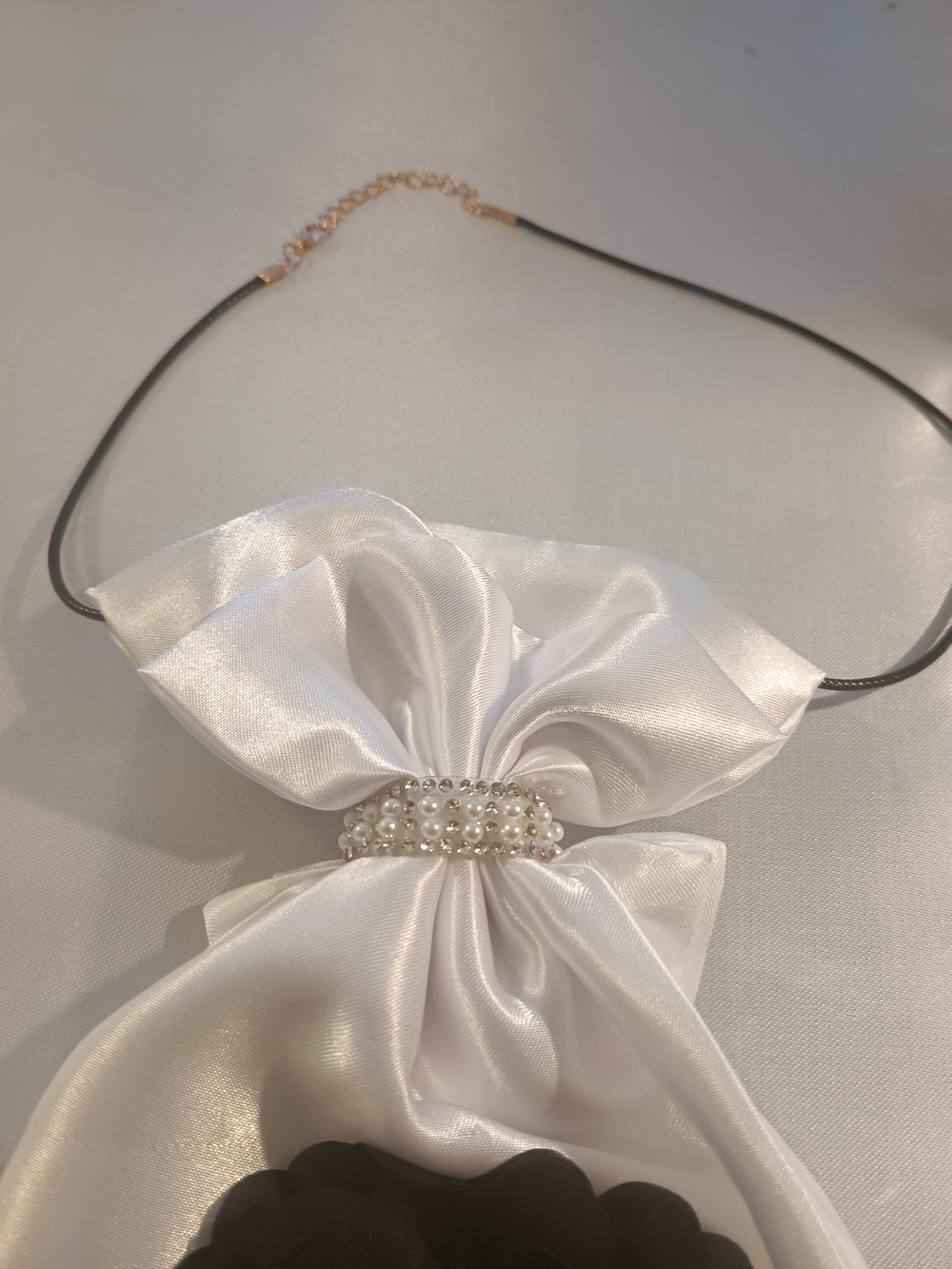 Elegant Black Floral JunkTie Necklace Set with Pearl Accents - Picture 5 of 8